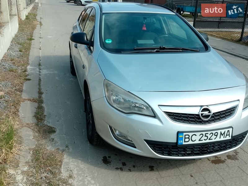 Opel Astra 2011