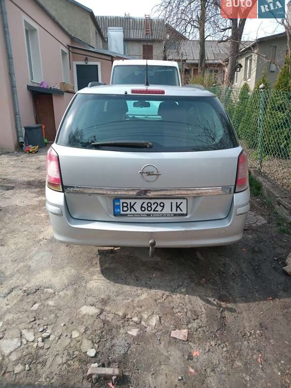 Универсал Opel Astra 2009 в Ровно