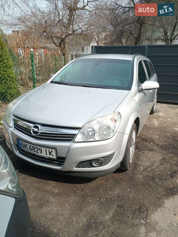 Универсал Opel Astra 2009 в Ровно