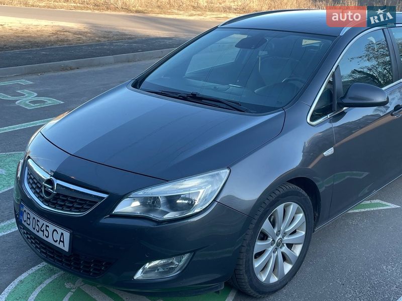 Універсал Opel Astra 2011 в Чернігові