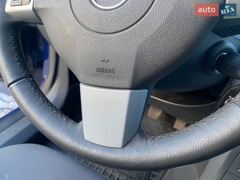 Универсал Opel Astra 2013 в Киеве фото 74 Универсал Opel Astra 2013 в Киеве