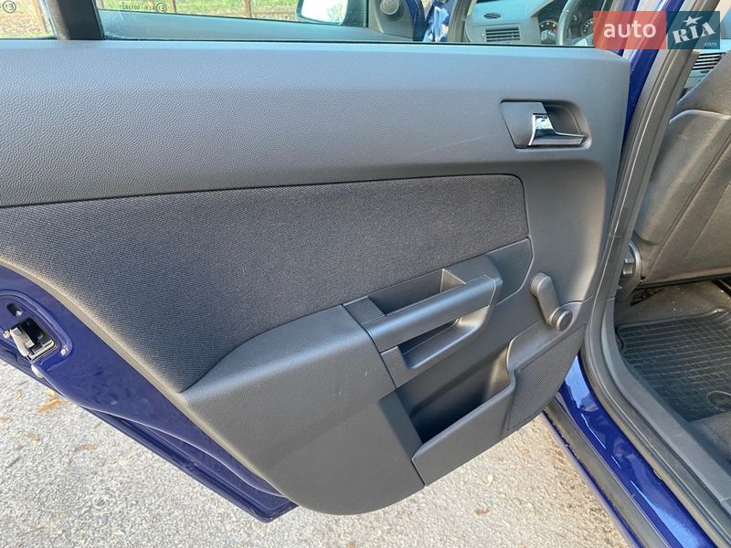 Универсал Opel Astra 2013 в Киеве фото 84 Универсал Opel Astra 2013 в Киеве