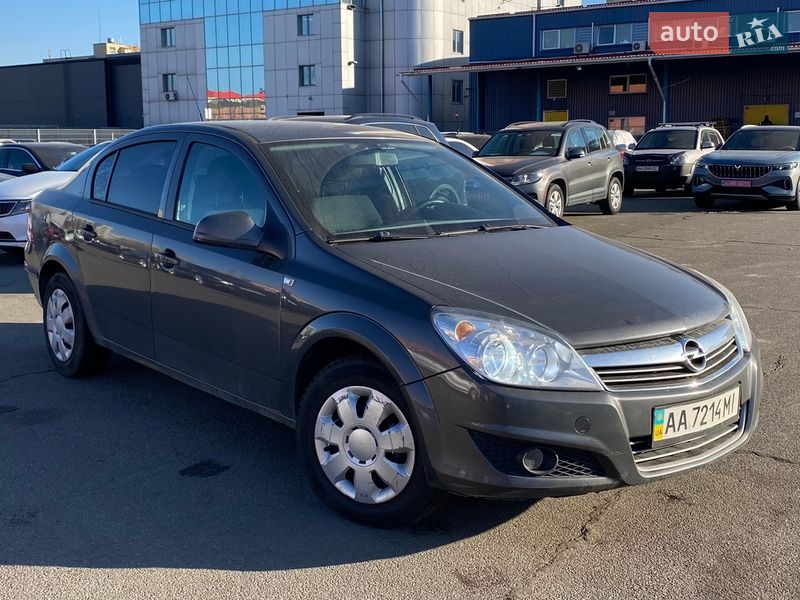 Седан Opel Astra 2012 в Киеве