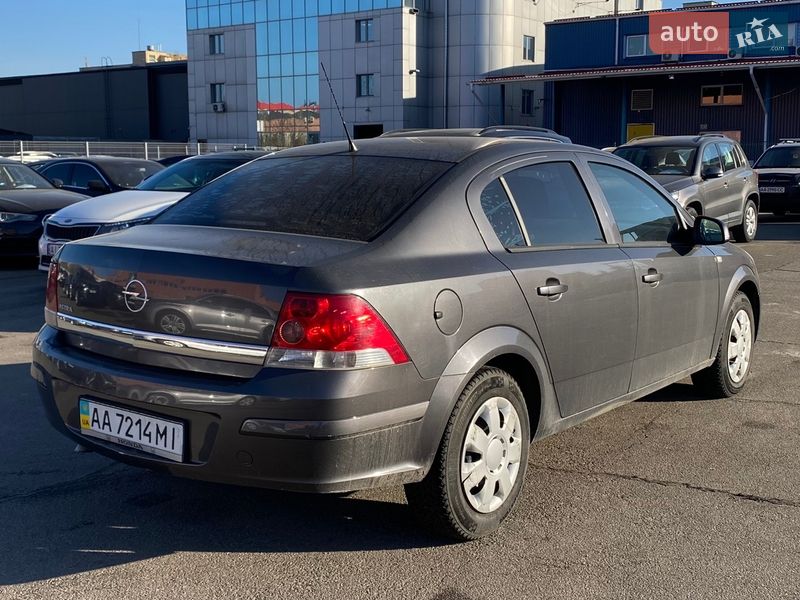 Седан Opel Astra 2012 в Киеве