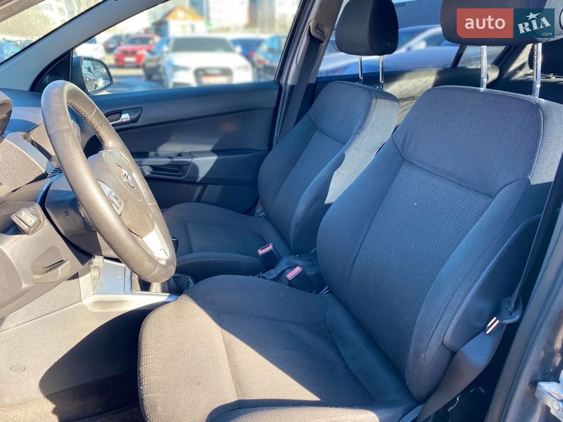 Седан Opel Astra 2012 в Киеве