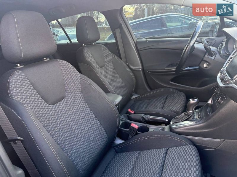 Універсал Opel Astra 2016 в Житомирі