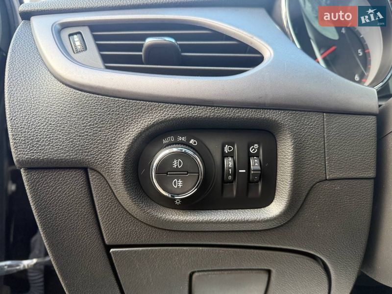 Універсал Opel Astra 2016 в Житомирі