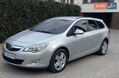 Універсал Opel Astra 2011 в Львові
