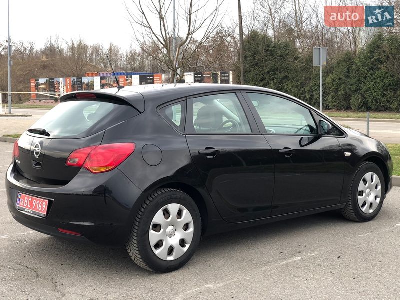 Хэтчбек Opel Astra 2010 в Перемышлянах