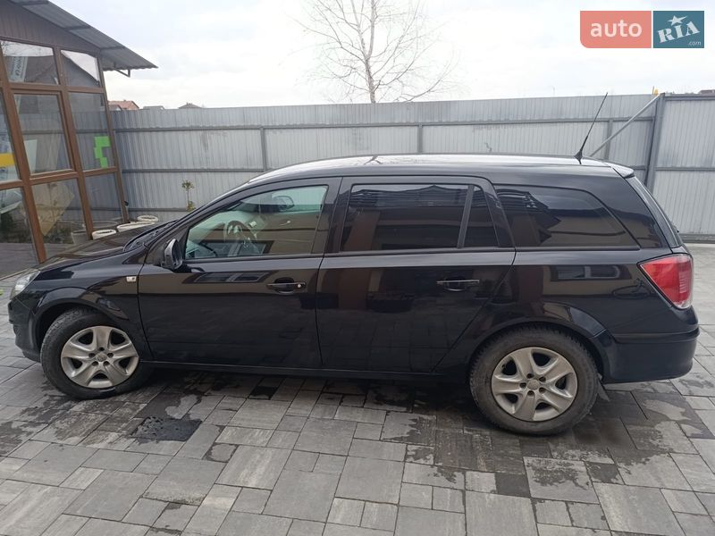 Универсал Opel Astra 2011 в Бышеве
