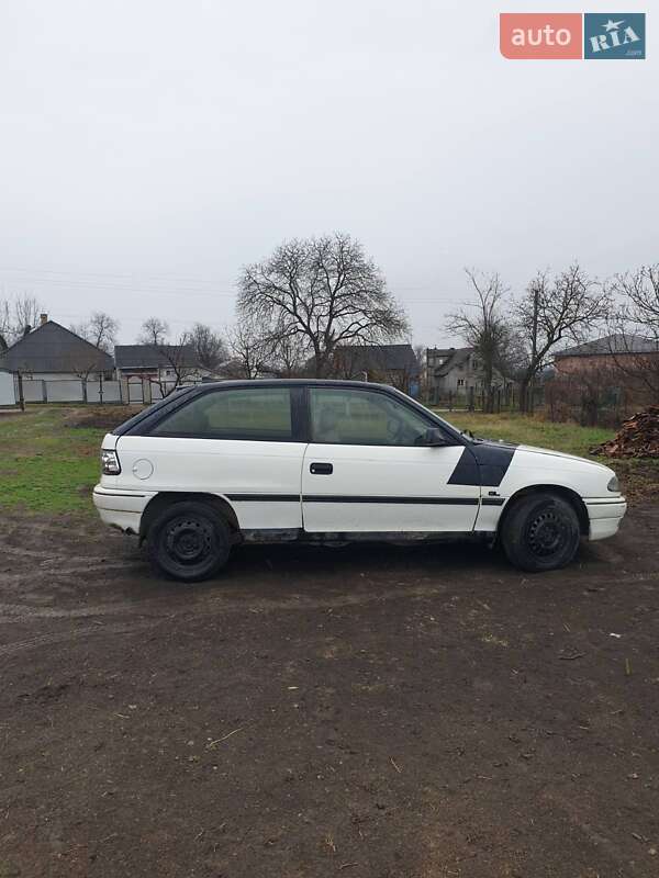 Хэтчбек Opel Astra 1992 в Черновцах