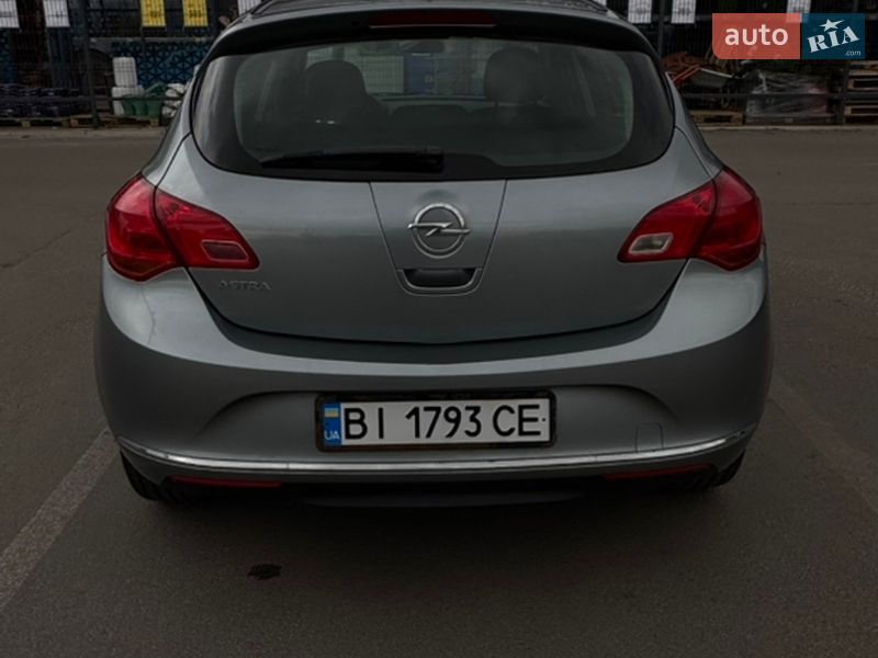 Хэтчбек Opel Astra 2015 в Киеве