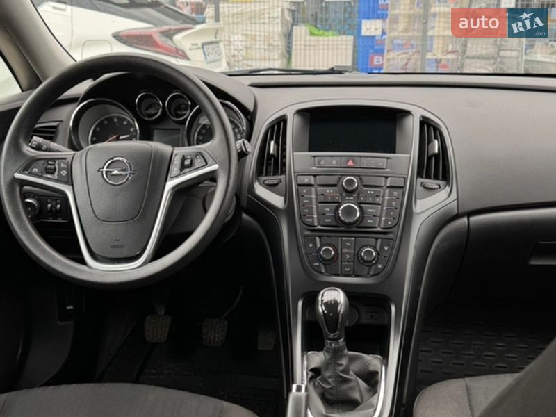 Хэтчбек Opel Astra 2015 в Киеве