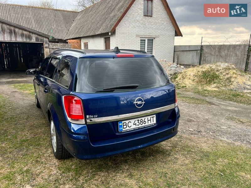 Универсал Opel Astra 2006 в Золочеве