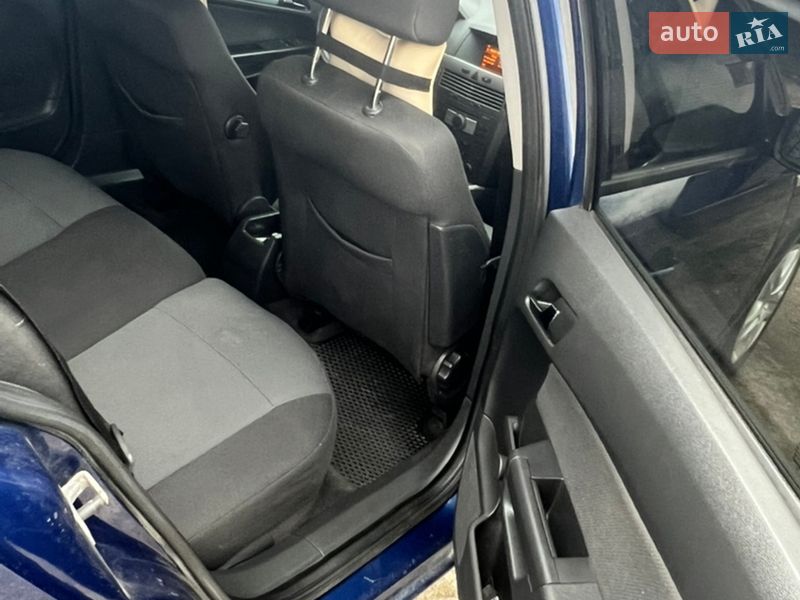 Универсал Opel Astra 2006 в Золочеве