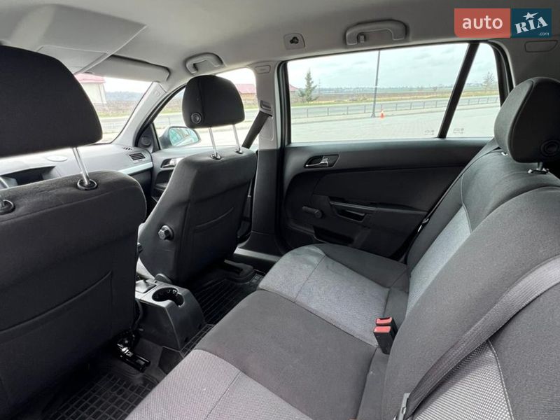 Универсал Opel Astra 2010 в Тернополе