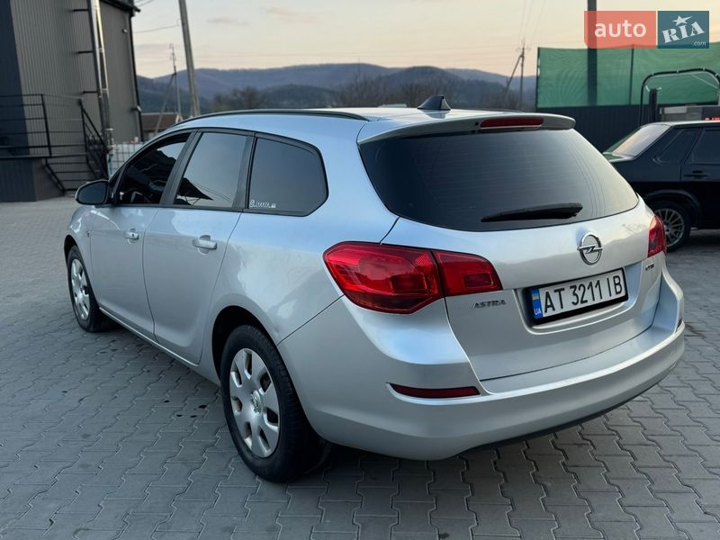 Универсал Opel Astra 2011 в Косове