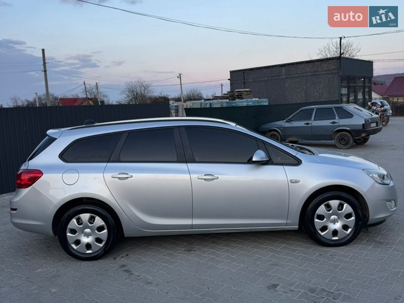 Универсал Opel Astra 2011 в Косове
