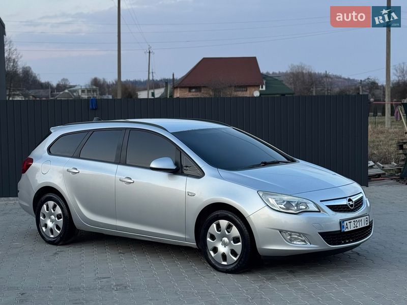 Универсал Opel Astra 2011 в Косове