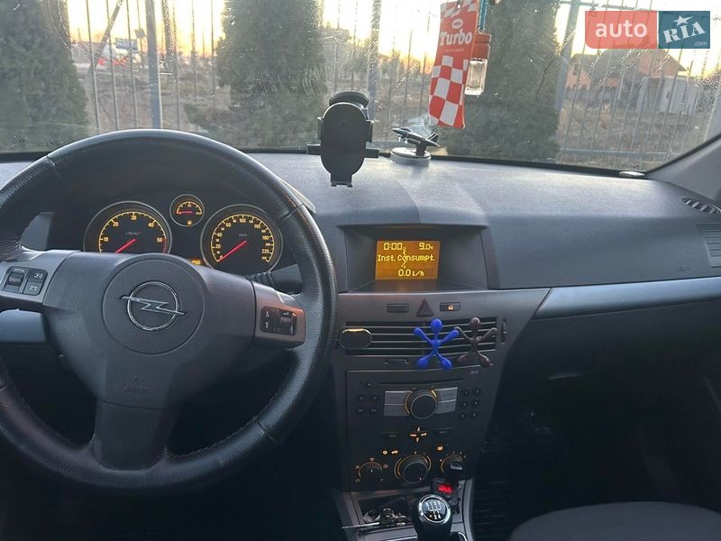 Универсал Opel Astra 2005 в Сарнах