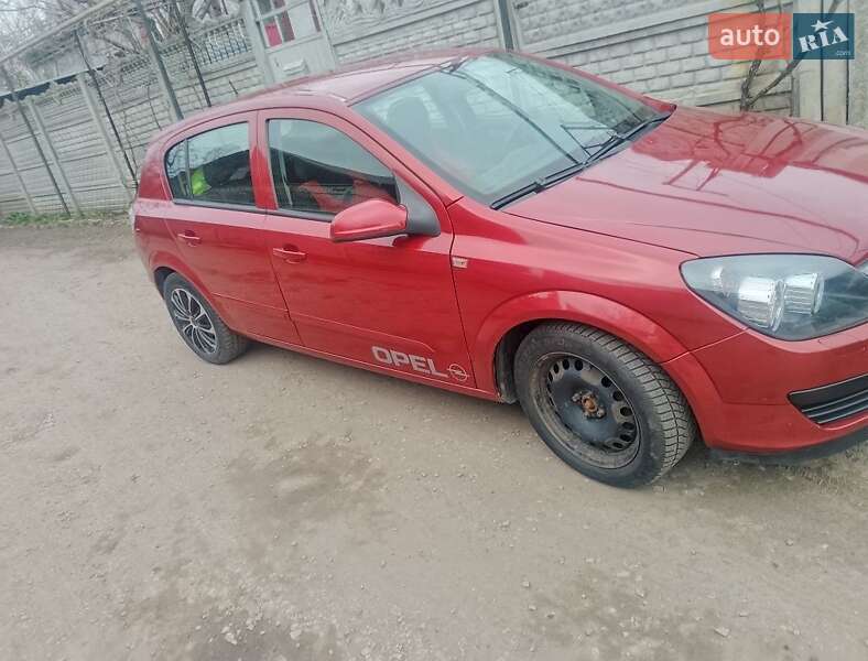 Хэтчбек Opel Astra 2005 в Александрие