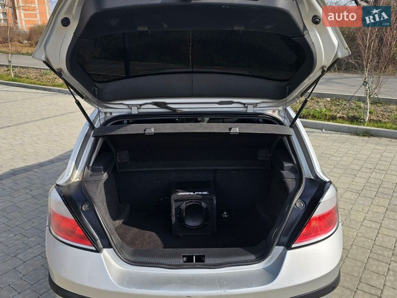 Хетчбек Opel Astra 2006 в Ужгороді