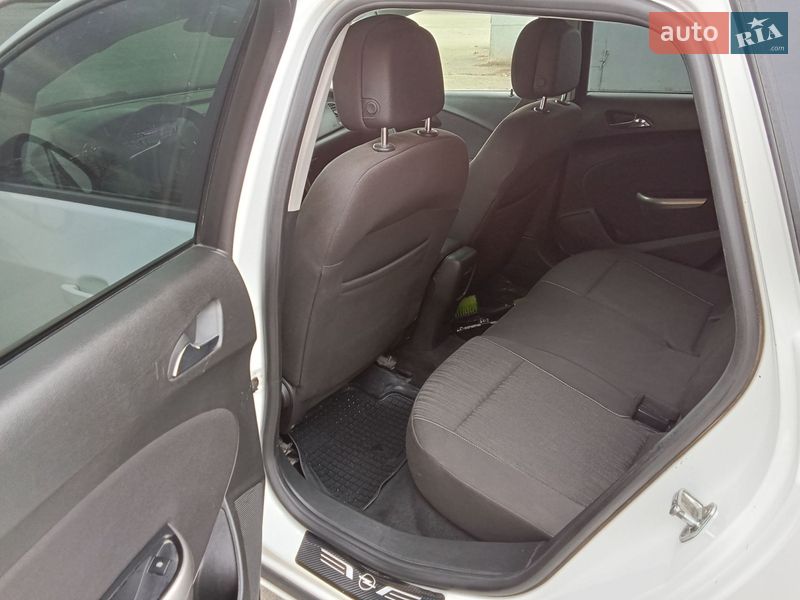 Универсал Opel Astra 2011 в Теофиполе