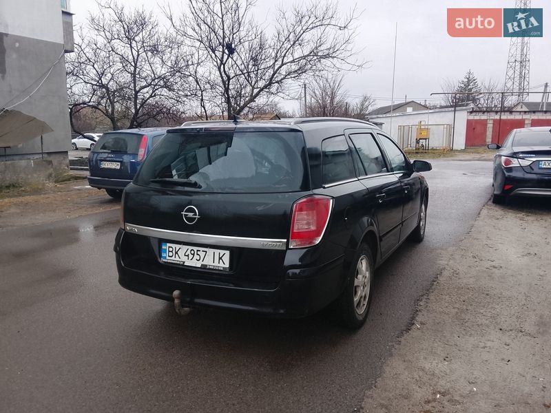 Универсал Opel Astra 2005 в Сарнах