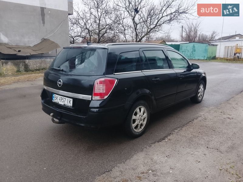 Универсал Opel Astra 2005 в Сарнах