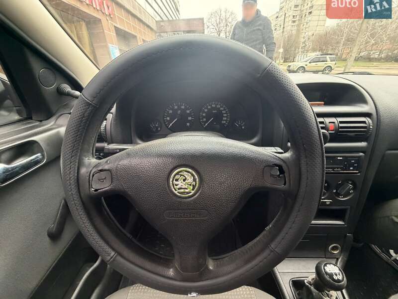 Седан Opel Astra 2006 в Харькове