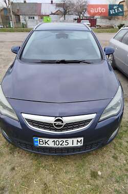 Универсал Opel Astra 2012 в Ровно