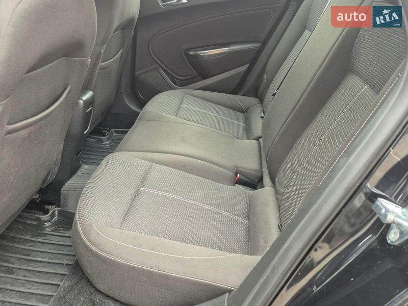 Універсал Opel Astra 2011 в Івано-Франківську