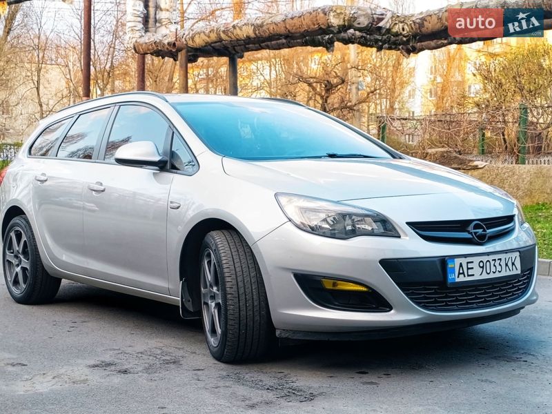 Універсал Opel Astra 2015 в Павлограді