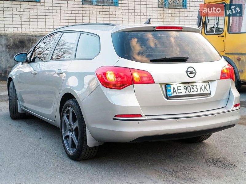 Універсал Opel Astra 2015 в Павлограді