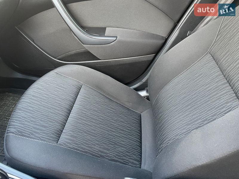 Універсал Opel Astra 2016 в Житомирі