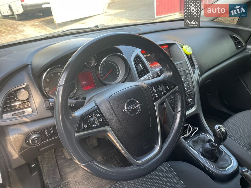 Універсал Opel Astra 2016 в Житомирі
