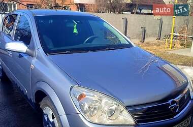Хетчбек Opel Astra 2008 в Ромнах