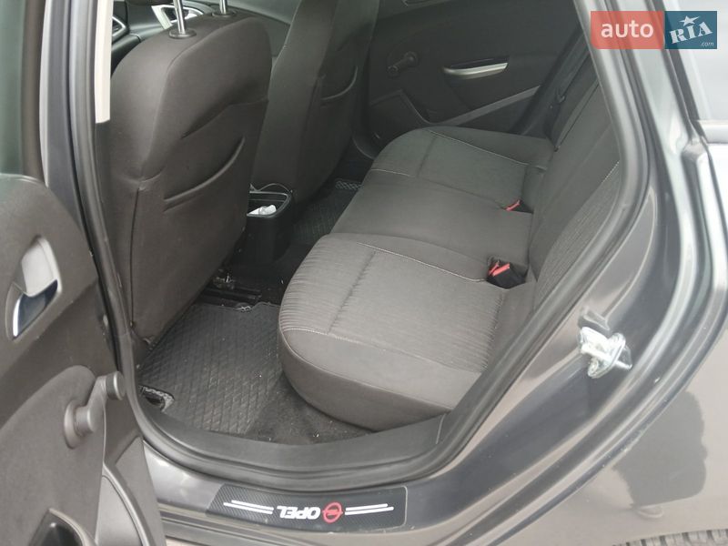 Универсал Opel Astra 2011 в Умани