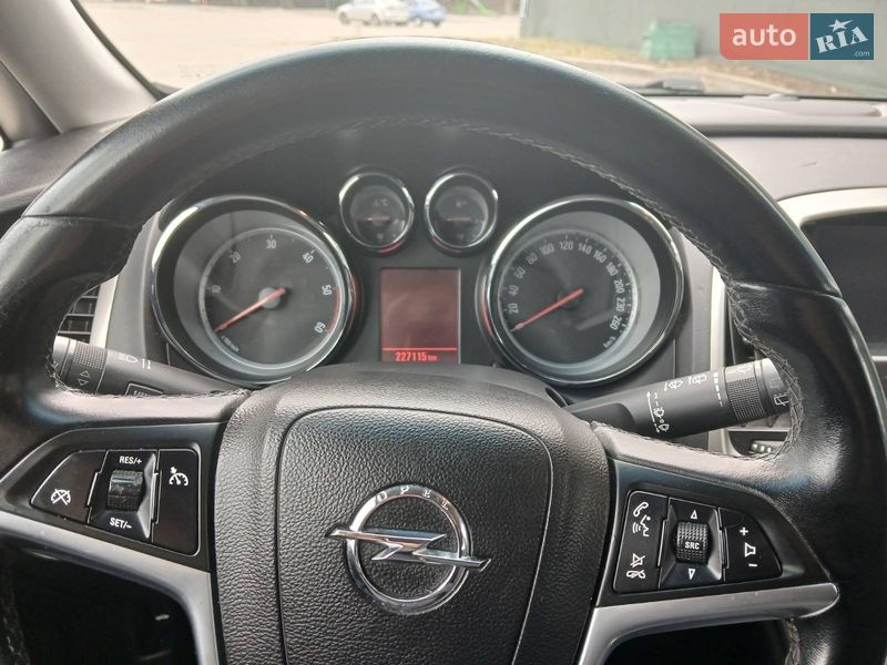 Универсал Opel Astra 2011 в Умани