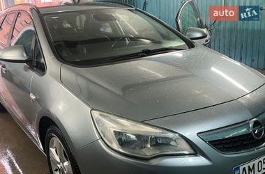Універсал Opel Astra 2012 в Житомирі