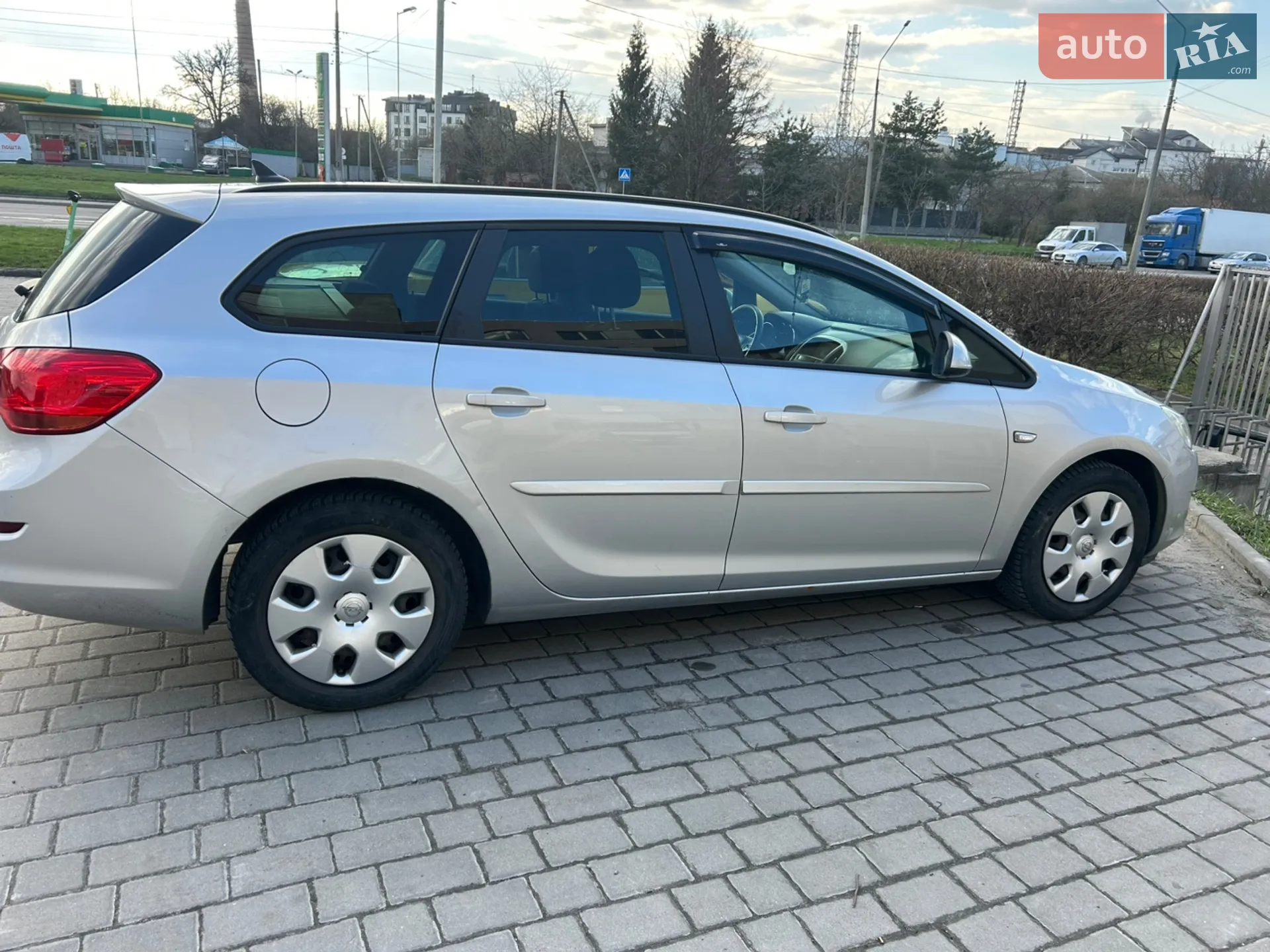 2011 Opel Astra - фото 1