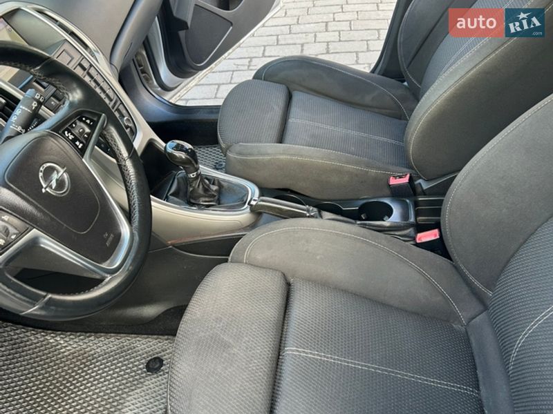 Універсал Opel Astra 2011 в Львові