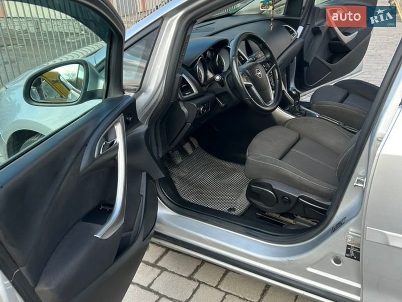 Універсал Opel Astra 2011 в Львові