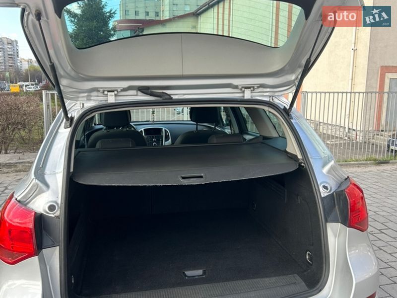 Універсал Opel Astra 2011 в Львові