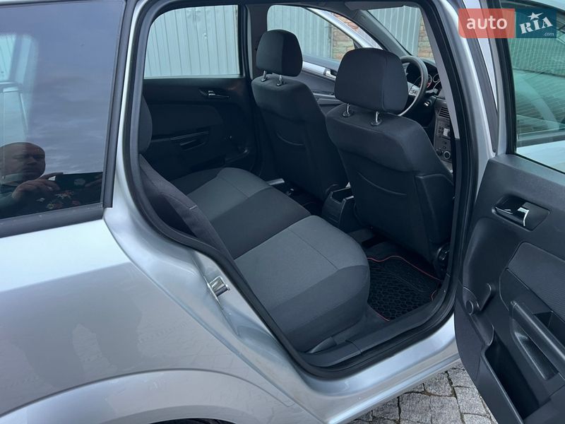 Універсал Opel Astra 2006 в Гнівані
