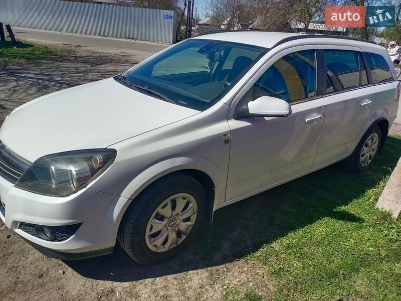 Універсал Opel Astra 2010 в Броварах