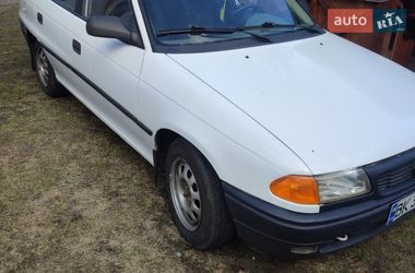 Универсал Opel Astra 1995 в Вараше