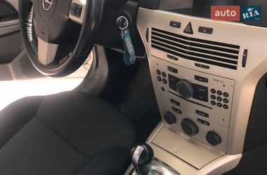 Хэтчбек Opel Astra 2008 в Староконстантинове