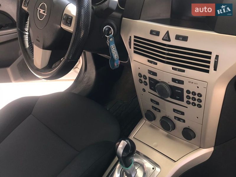 Хэтчбек Opel Astra 2008 в Староконстантинове