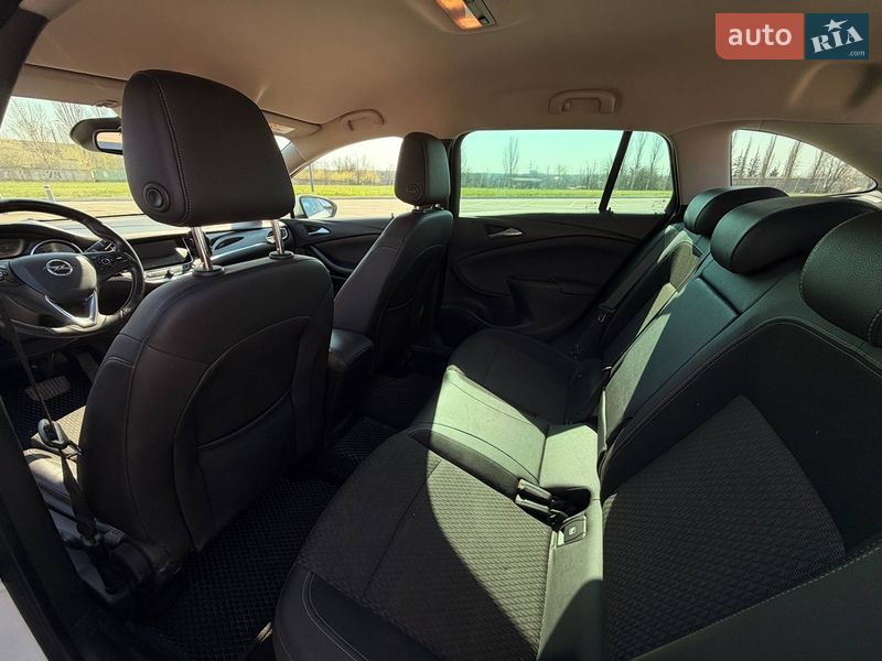 Универсал Opel Astra 2017 в Кривом Роге